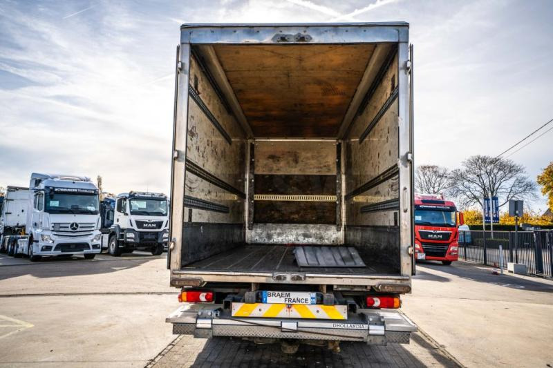 Autocarro furgonato Renault D14 250 // HAYON DHOLLANDIA