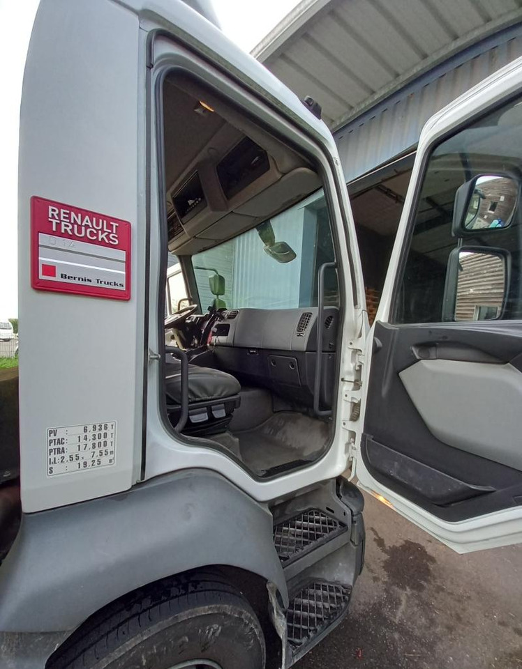 Autocarro furgonato Renault D 4X2 180cv