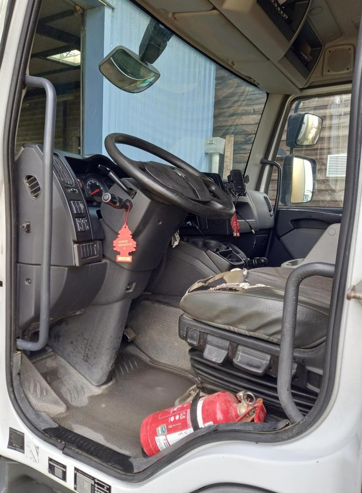 Autocarro furgonato Renault D 4X2 180cv