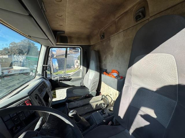 Autocarro furgonato Renault MIDLUM 220 DCI CAISSE HAYON