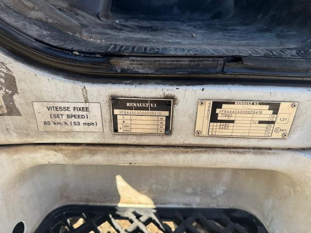 Autocarro furgonato Renault MIDLUM 220 DCI CAISSE HAYON