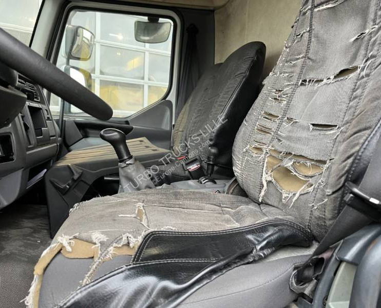 Autocarro furgonato Renault Midlum 180