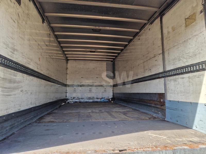 Autocarro furgonato Renault Midlum 180 DCI