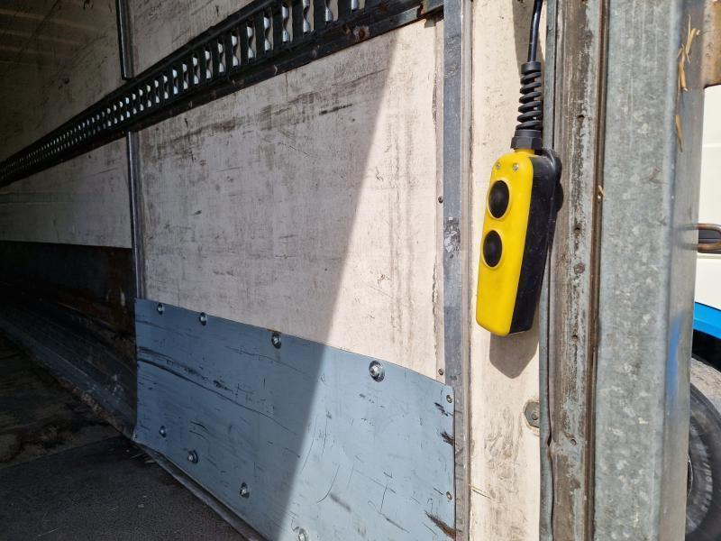 Autocarro furgonato Renault Midlum 180 DCI