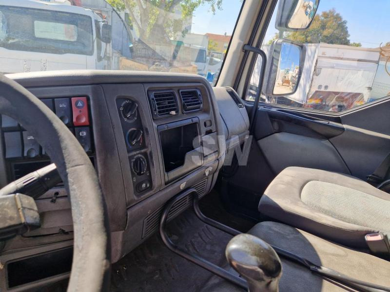 Autocarro furgonato Renault Midlum 220 DCI