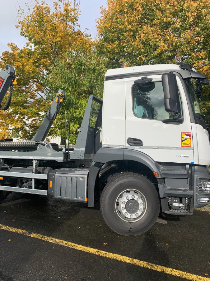 Autocarro multibenna Mercedes Actros 1835