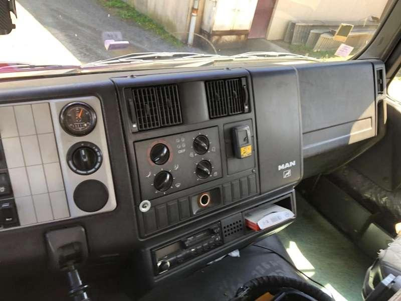 Autocarro ribaltabile MAN GRUE F2000