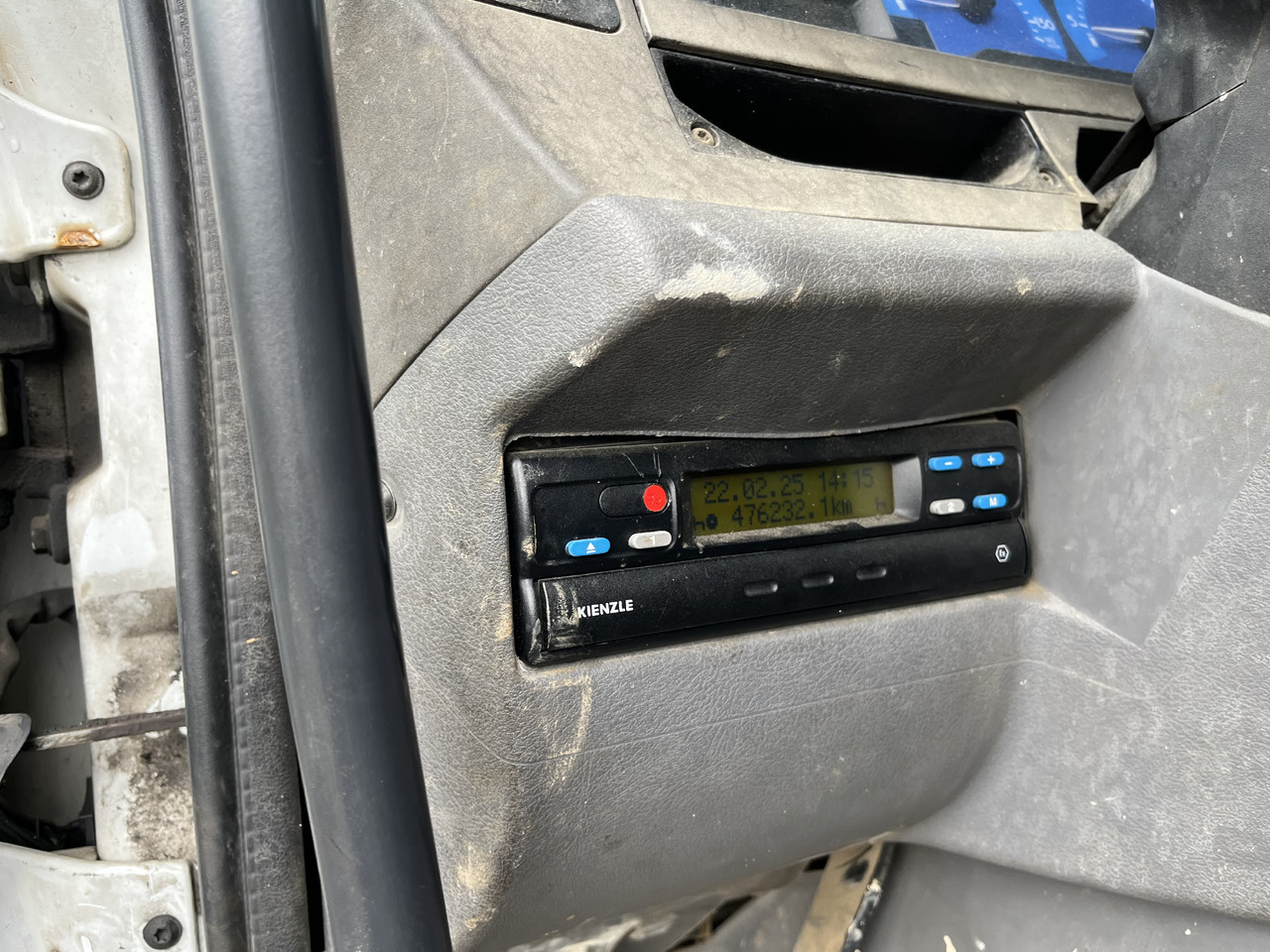 Autocarro ribaltabile RENAULT Kerax 370dci 4x2 19T benne grue