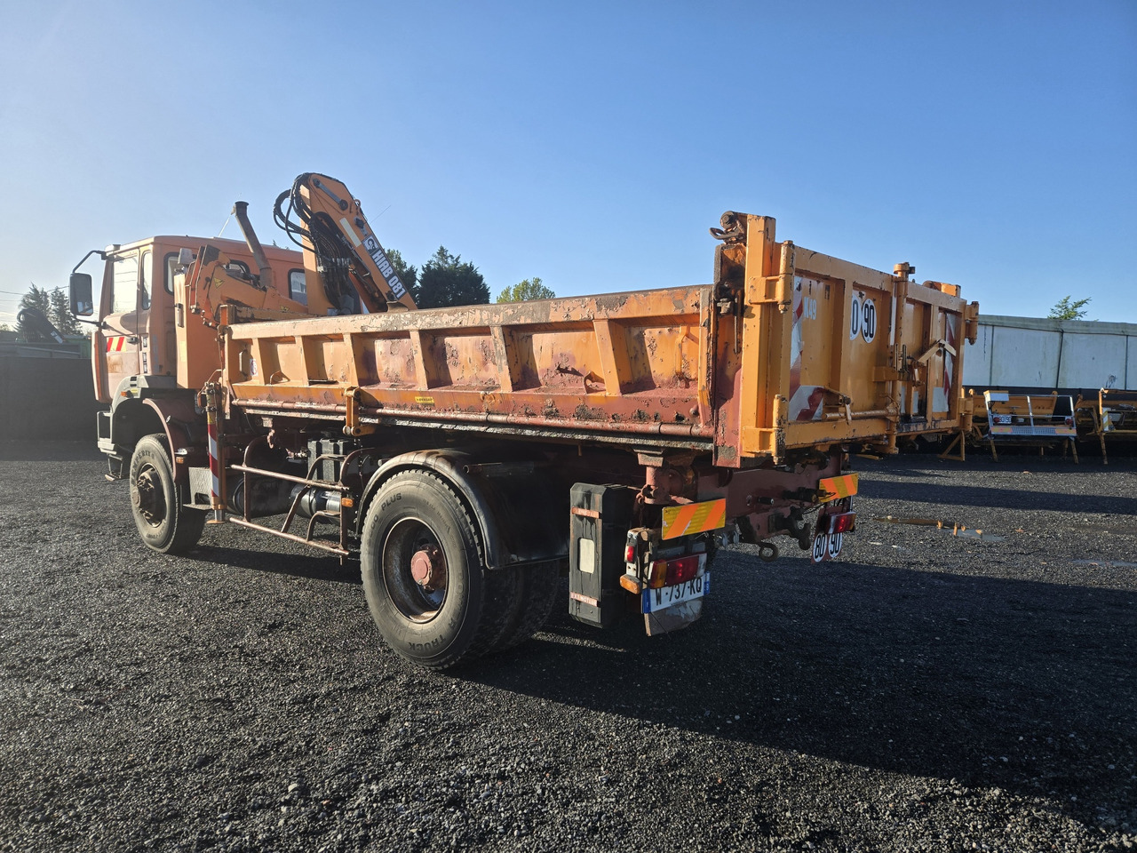 Autocarro ribaltabile Renault G300 / 4x4