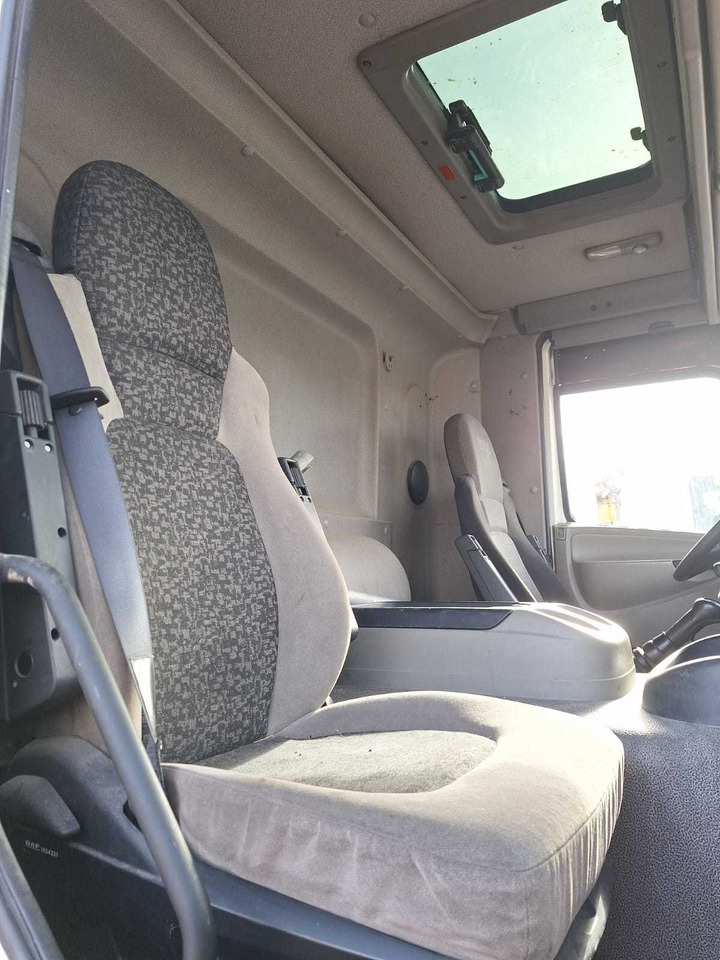 Autocarro scarrabile DAF CF