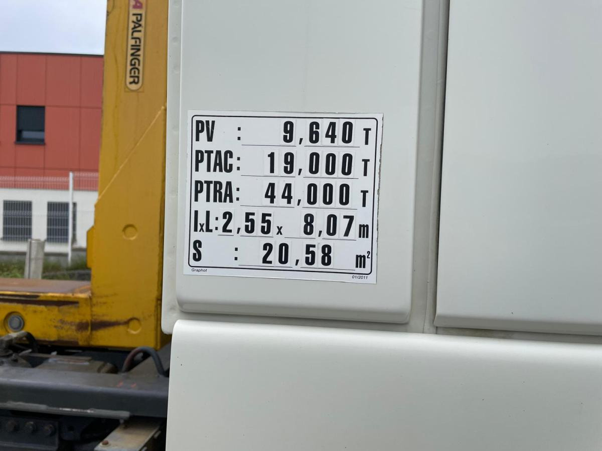 Autocarro scarrabile DAF XF105 460