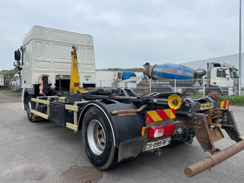 Autocarro scarrabile DAF XF105 460