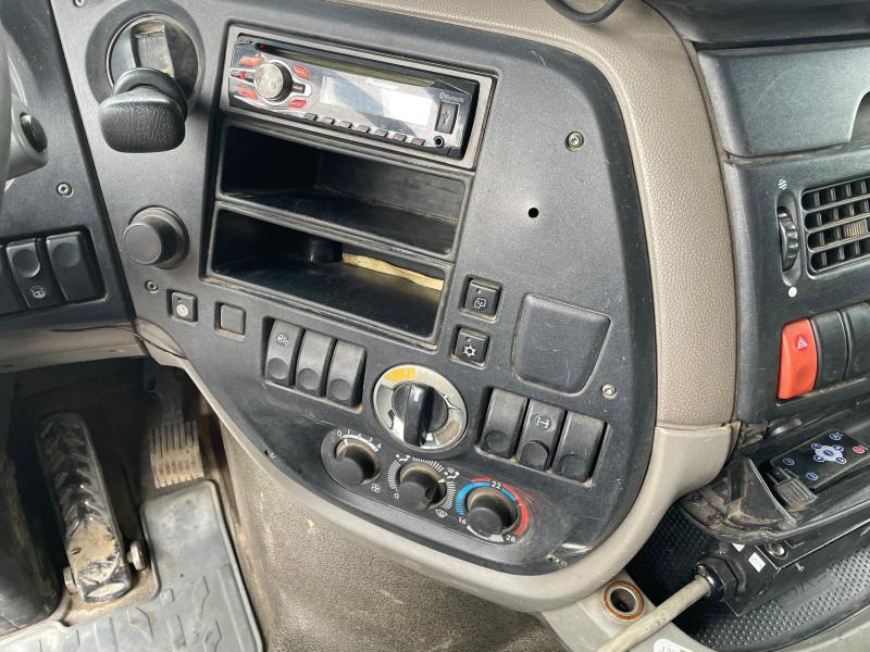 Autocarro scarrabile DAF XF105 460