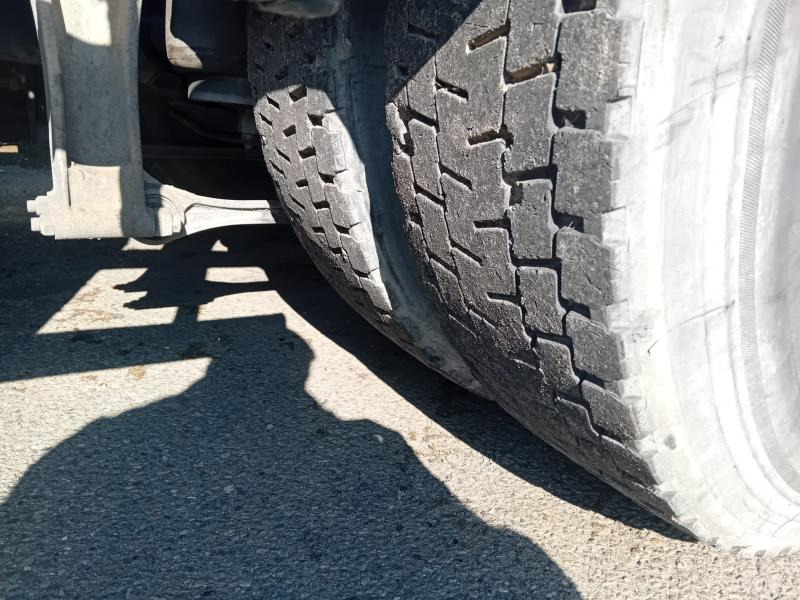 Autocarro scarrabile Iveco 330.36