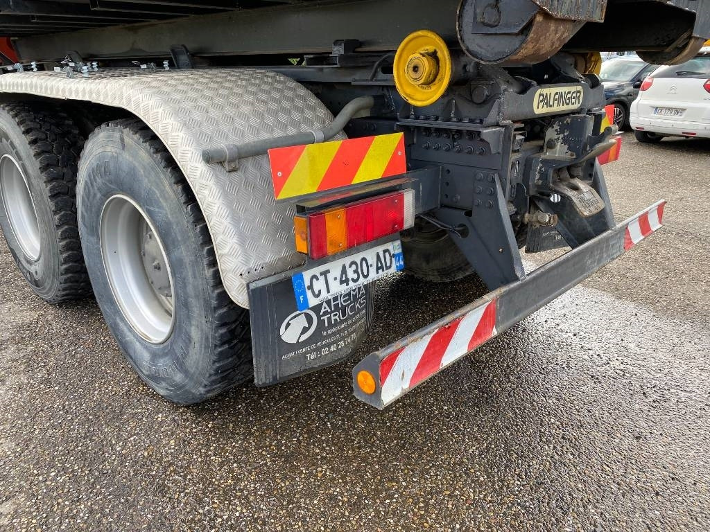 Autocarro scarrabile Iveco TRAKKER 410/EEV -PALFINGER PK13001-T18 endommagé