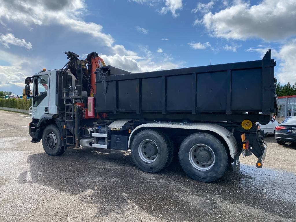 Autocarro scarrabile Iveco TRAKKER 410/EEV -PALFINGER PK13001-T18 endommagé