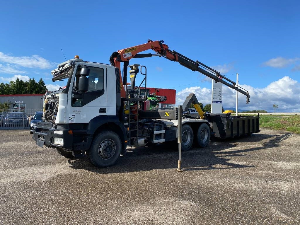 Autocarro scarrabile Iveco TRAKKER 410/EEV -PALFINGER PK13001-T18 endommagé