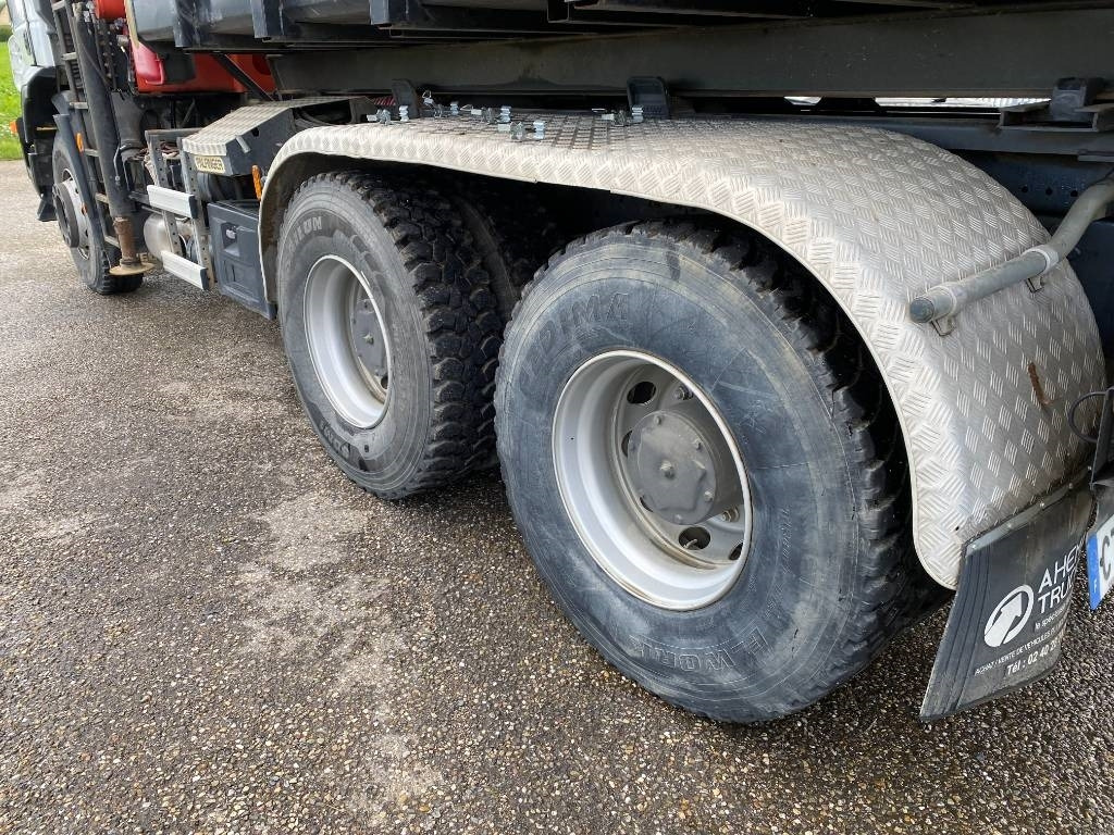 Autocarro scarrabile Iveco TRAKKER 410/EEV -PALFINGER PK13001-T18 endommagé