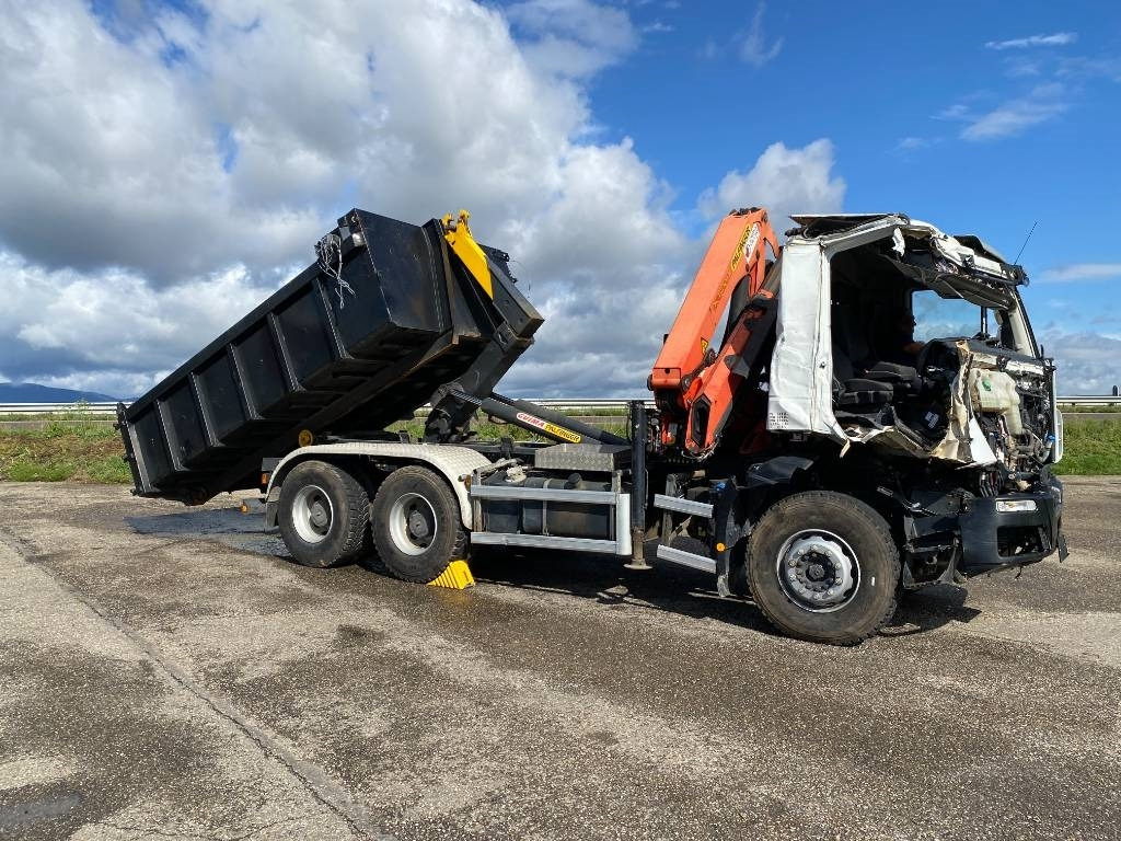 Autocarro scarrabile Iveco TRAKKER 410/EEV -PALFINGER PK13001-T18 endommagé