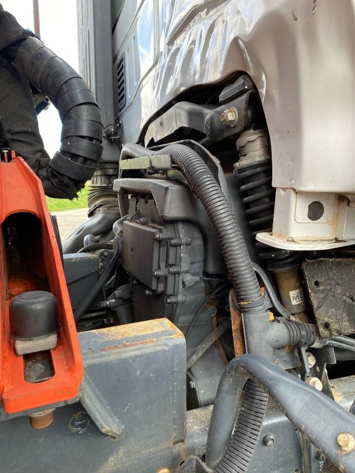 Autocarro scarrabile Iveco TRAKKER 410/EEV -PALFINGER PK13001-T18 endommagé