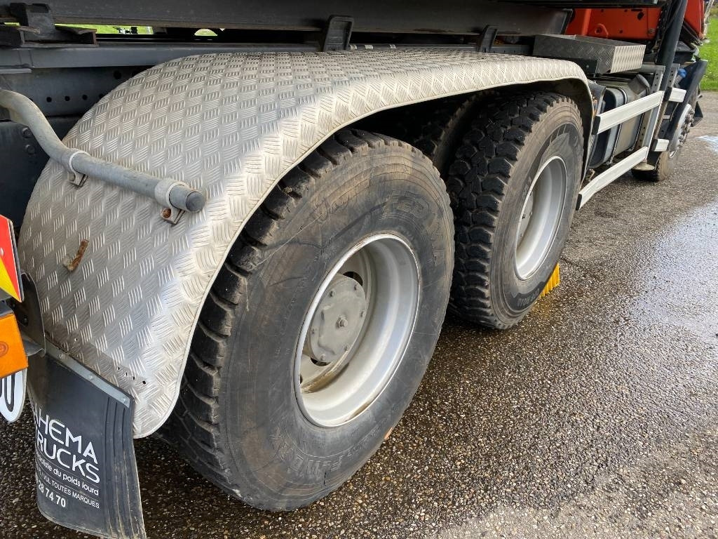 Autocarro scarrabile Iveco TRAKKER 410/EEV -PALFINGER PK13001-T18 endommagé