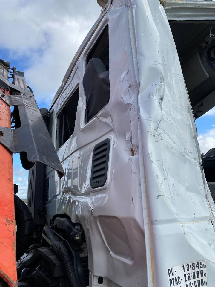 Autocarro scarrabile Iveco TRAKKER 410/EEV -PALFINGER PK13001-T18 endommagé