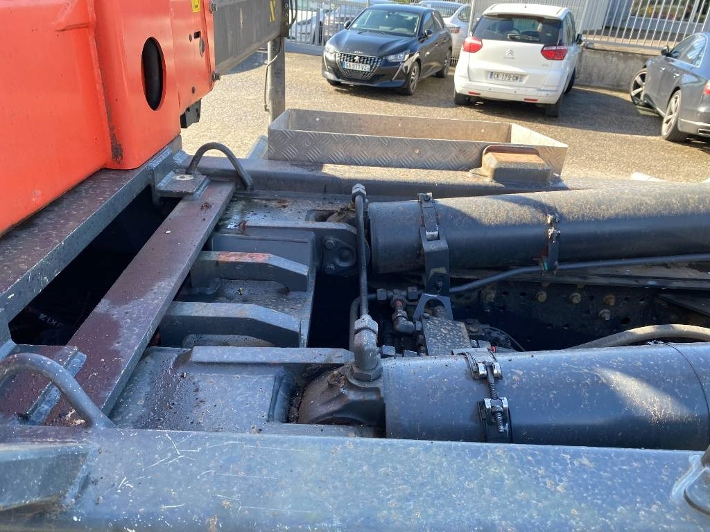 Autocarro scarrabile Iveco TRAKKER 410/EEV -PALFINGER PK13001-T18 endommagé