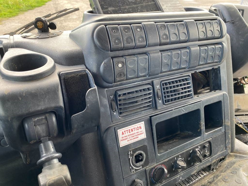 Autocarro scarrabile Iveco TRAKKER 410/EEV -PALFINGER PK13001-T18 endommagé