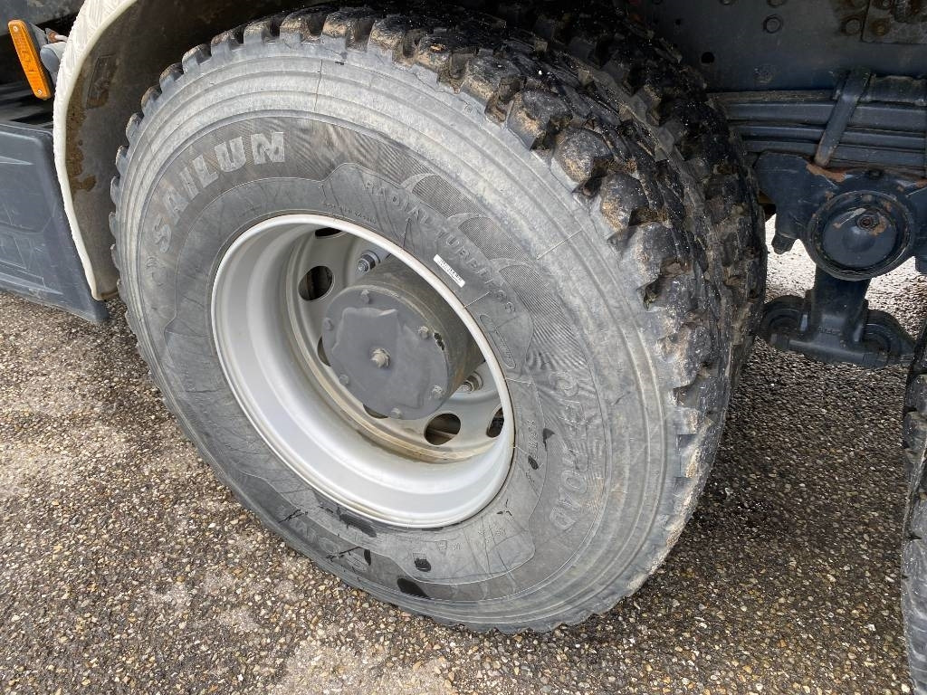 Autocarro scarrabile Iveco TRAKKER 410/EEV -PALFINGER PK13001-T18 endommagé