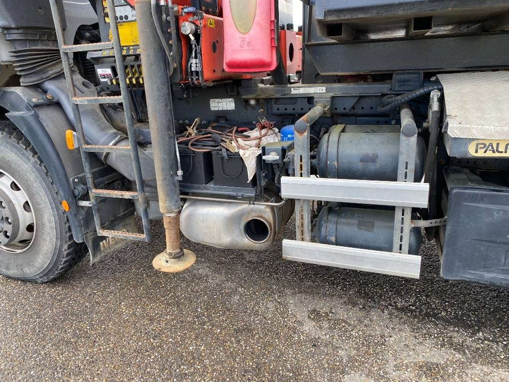 Autocarro scarrabile Iveco TRAKKER 410/EEV -PALFINGER PK13001-T18 endommagé