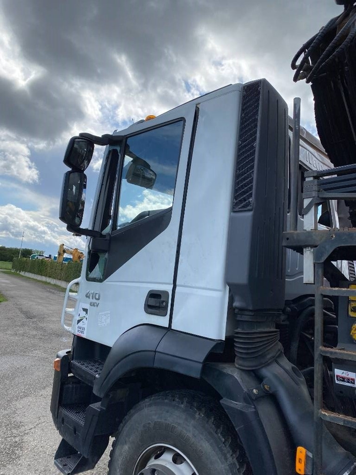 Autocarro scarrabile Iveco TRAKKER 410/EEV -PALFINGER PK13001-T18 endommagé