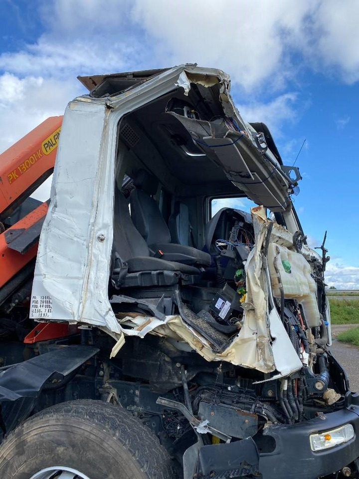 Autocarro scarrabile Iveco TRAKKER 410/EEV -PALFINGER PK13001-T18 endommagé