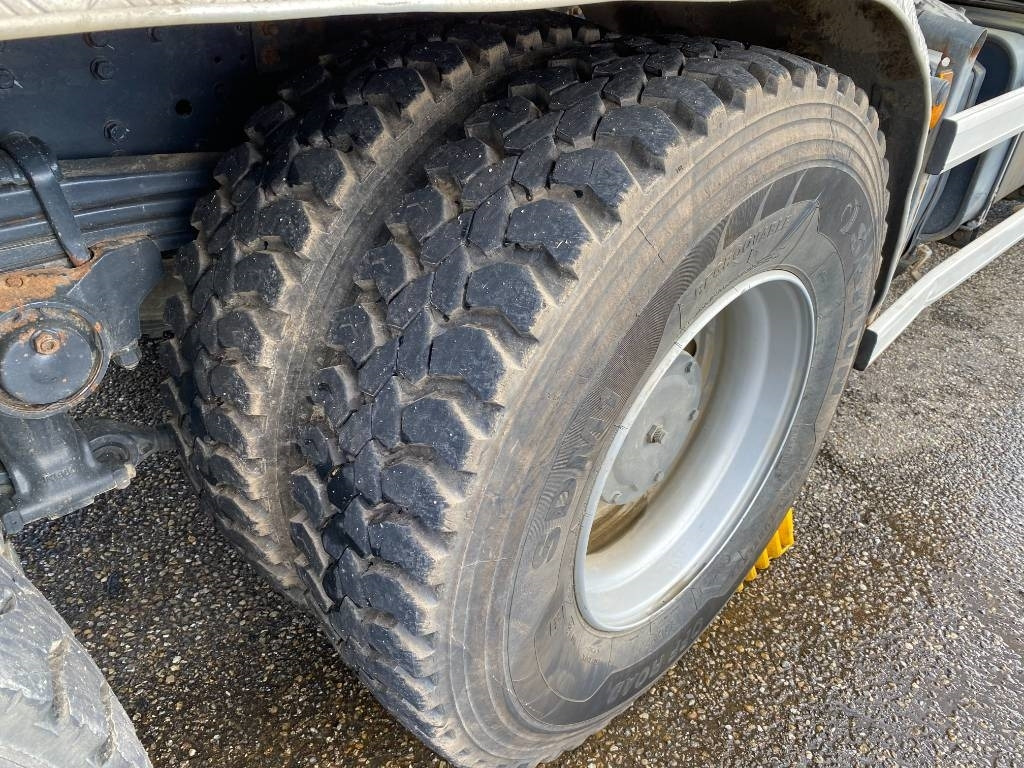 Autocarro scarrabile Iveco TRAKKER 410/EEV -PALFINGER PK13001-T18 endommagé