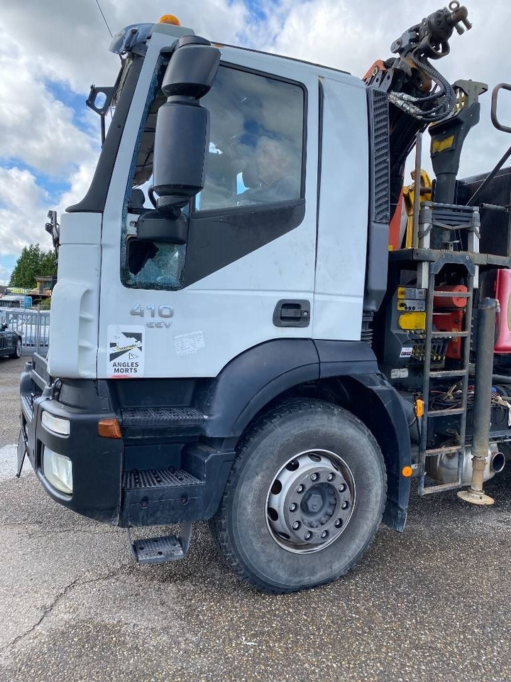 Autocarro scarrabile Iveco TRAKKER 410/EEV -PALFINGER PK13001-T18 endommagé