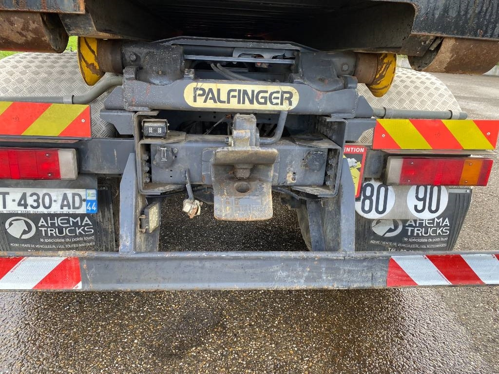 Autocarro scarrabile Iveco TRAKKER 410/EEV -PALFINGER PK13001-T18 endommagé