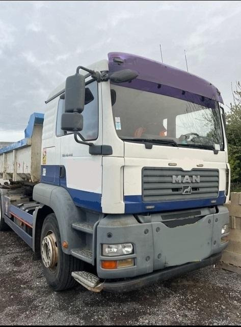 Autocarro scarrabile MAN TGA 26 440