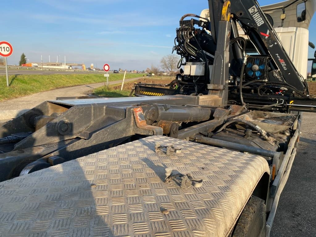 Autocarro scarrabile Scania P360/HYVALIFT/HIAB 144B a réparer