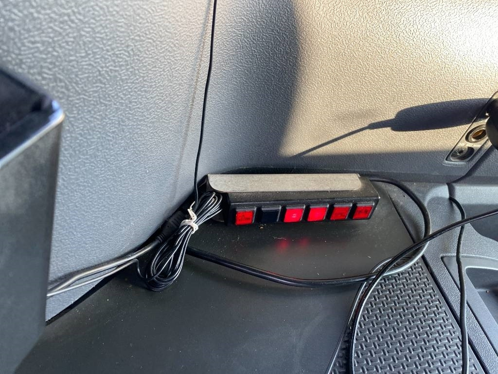 Autocarro scarrabile Scania P360/HYVALIFT/HIAB 144B a réparer