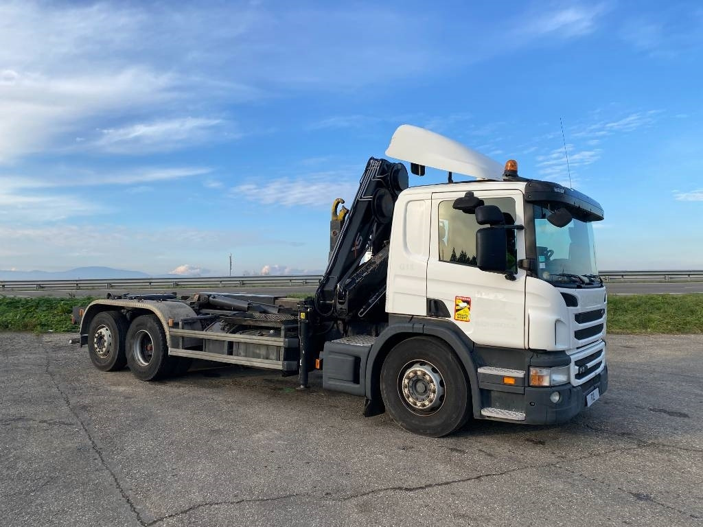 Autocarro scarrabile Scania P360/HYVALIFT/HIAB 144B a réparer