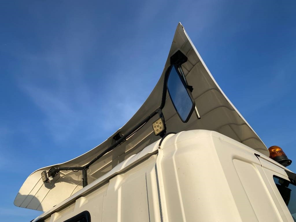 Autocarro scarrabile Scania P360/HYVALIFT/HIAB 144B a réparer