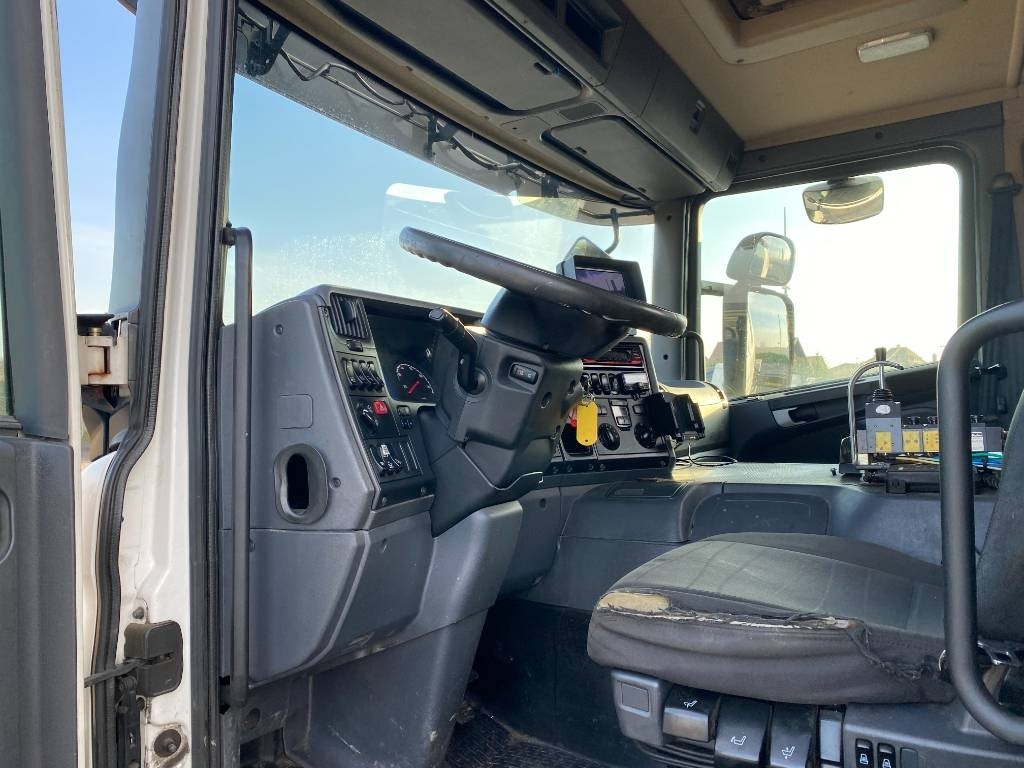 Autocarro scarrabile Scania P360/HYVALIFT/HIAB 144B a réparer