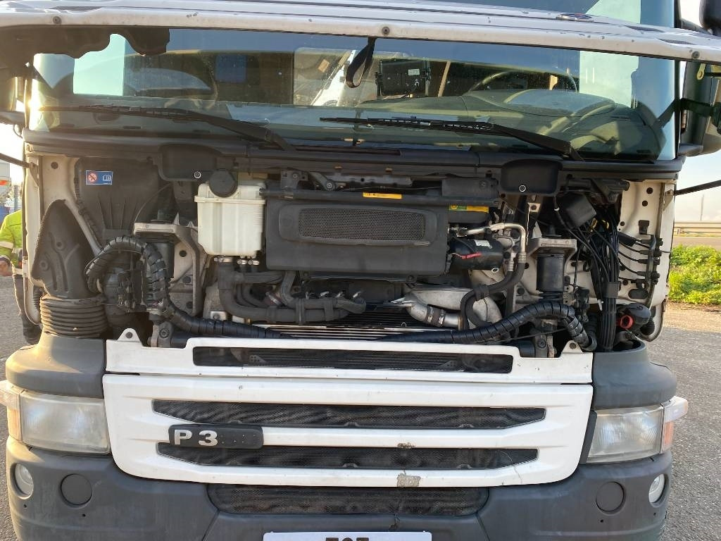 Autocarro scarrabile Scania P360/HYVALIFT/HIAB 144B a réparer