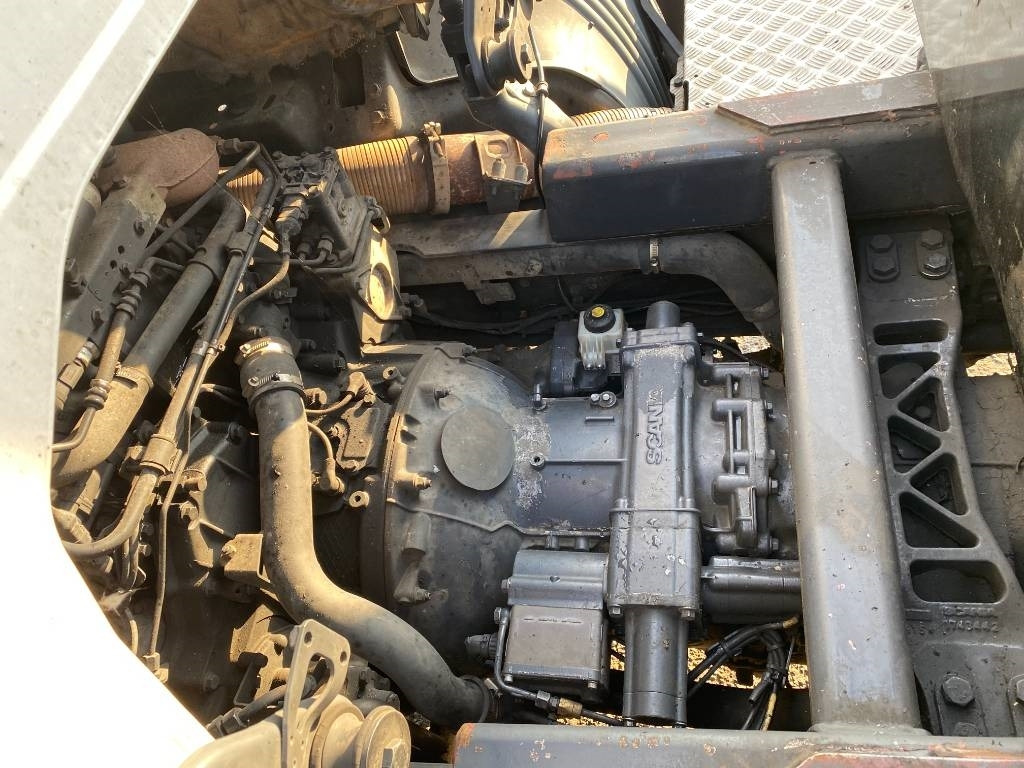 Autocarro scarrabile Scania P360/HYVALIFT/HIAB 144B a réparer