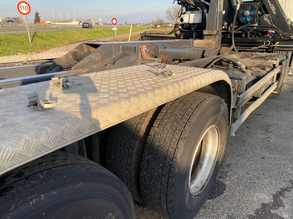 Autocarro scarrabile Scania P360/HYVALIFT/HIAB 144B a réparer