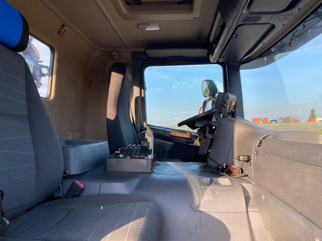 Autocarro scarrabile Scania P360/HYVALIFT/HIAB 144B a réparer