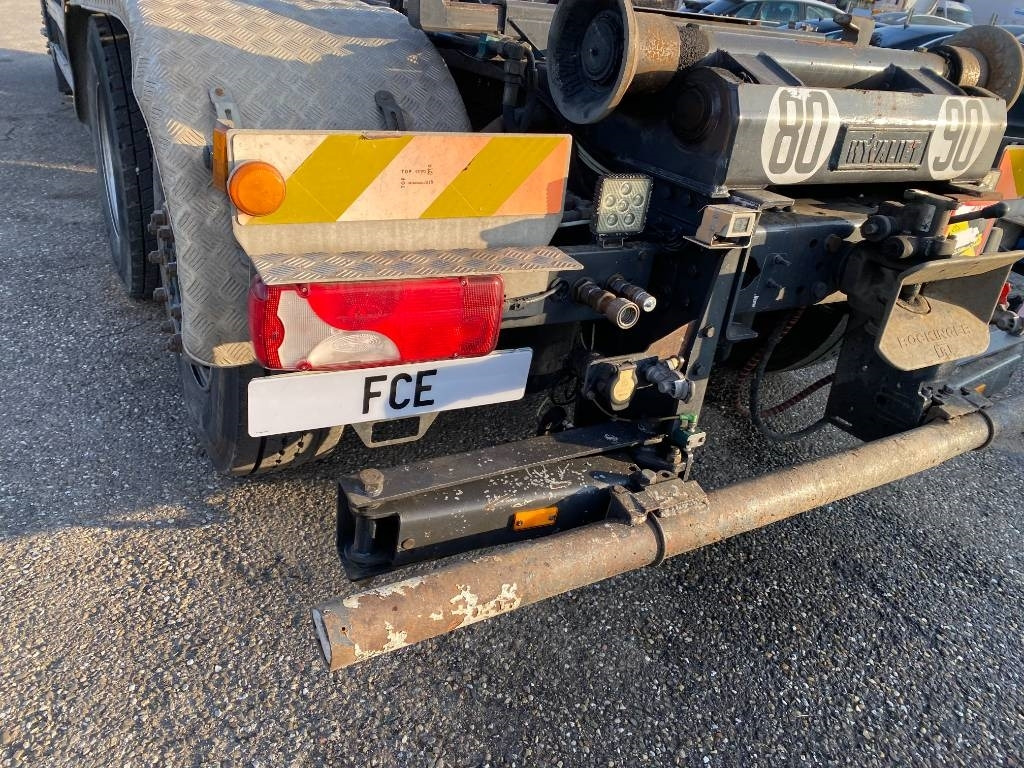 Autocarro scarrabile Scania P360/HYVALIFT/HIAB 144B a réparer