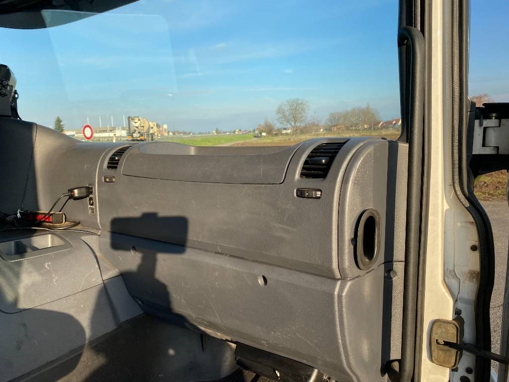 Autocarro scarrabile Scania P360/HYVALIFT/HIAB 144B a réparer