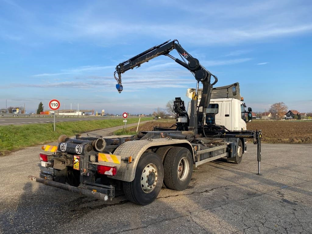 Autocarro scarrabile Scania P360/HYVALIFT/HIAB 144B a réparer