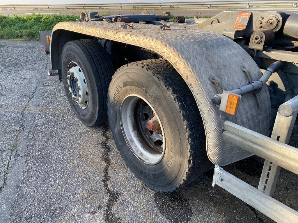 Autocarro scarrabile Scania P360/HYVALIFT/HIAB 144B a réparer