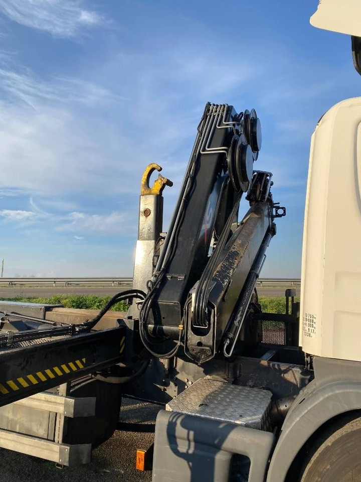 Autocarro scarrabile Scania P360/HYVALIFT/HIAB 144B a réparer